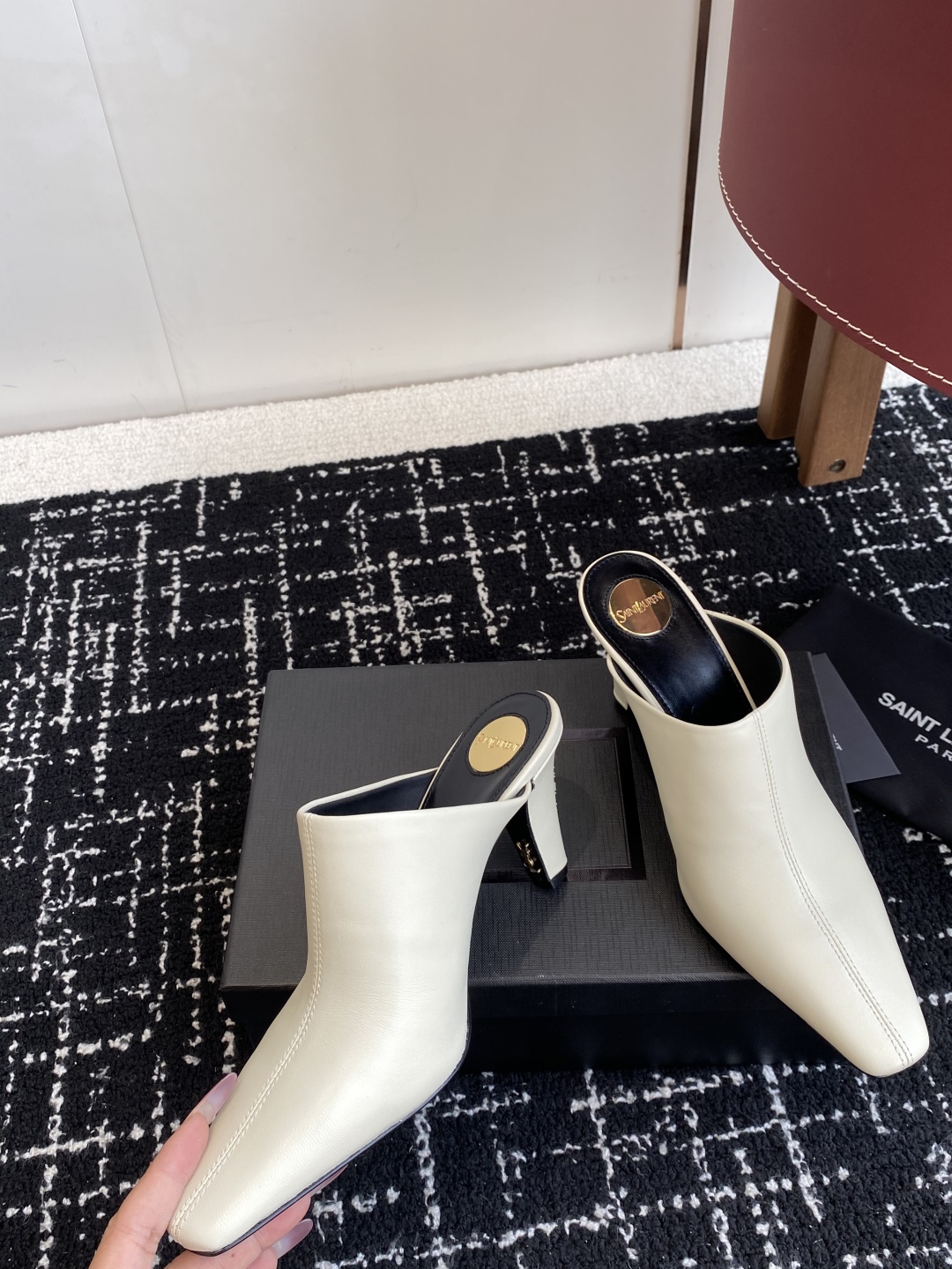 代购级
Saint Laurent 圣罗兰 25 ss秋冬平底秋冬半拖 

宝藏时髦单品 众多明星超模追