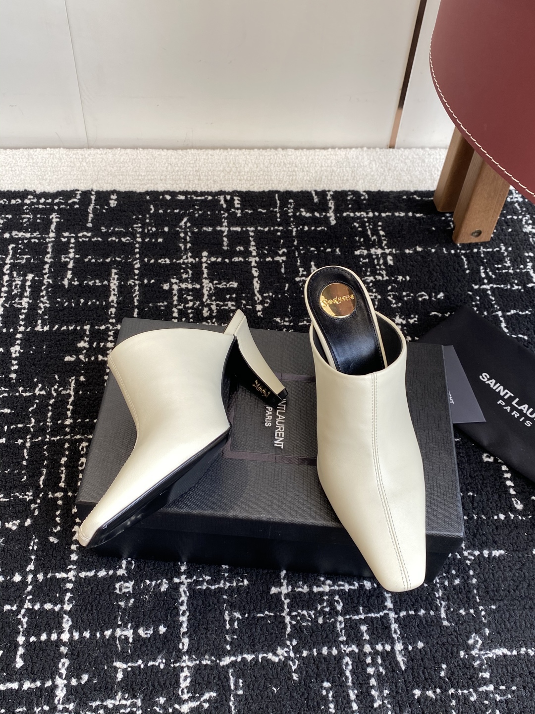 代购级
Saint Laurent 圣罗兰 25 ss秋冬平底秋冬半拖 

宝藏时髦单品 众多明星超模追