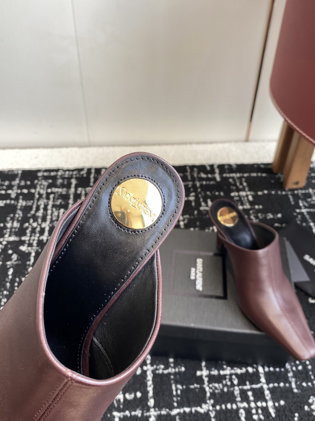 代购级
Saint Laurent 圣罗兰 25 ss秋冬平底秋冬半拖 

宝藏时髦单品 众多明星超模追