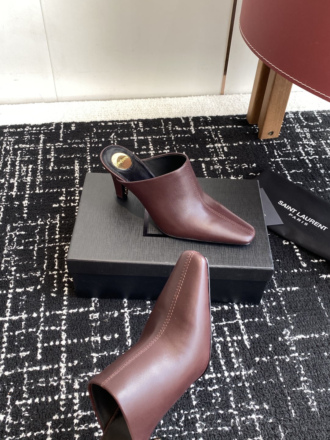 代购级
Saint Laurent 圣罗兰 25 ss秋冬平底秋冬半拖 

宝藏时髦单品 众多明星超模追