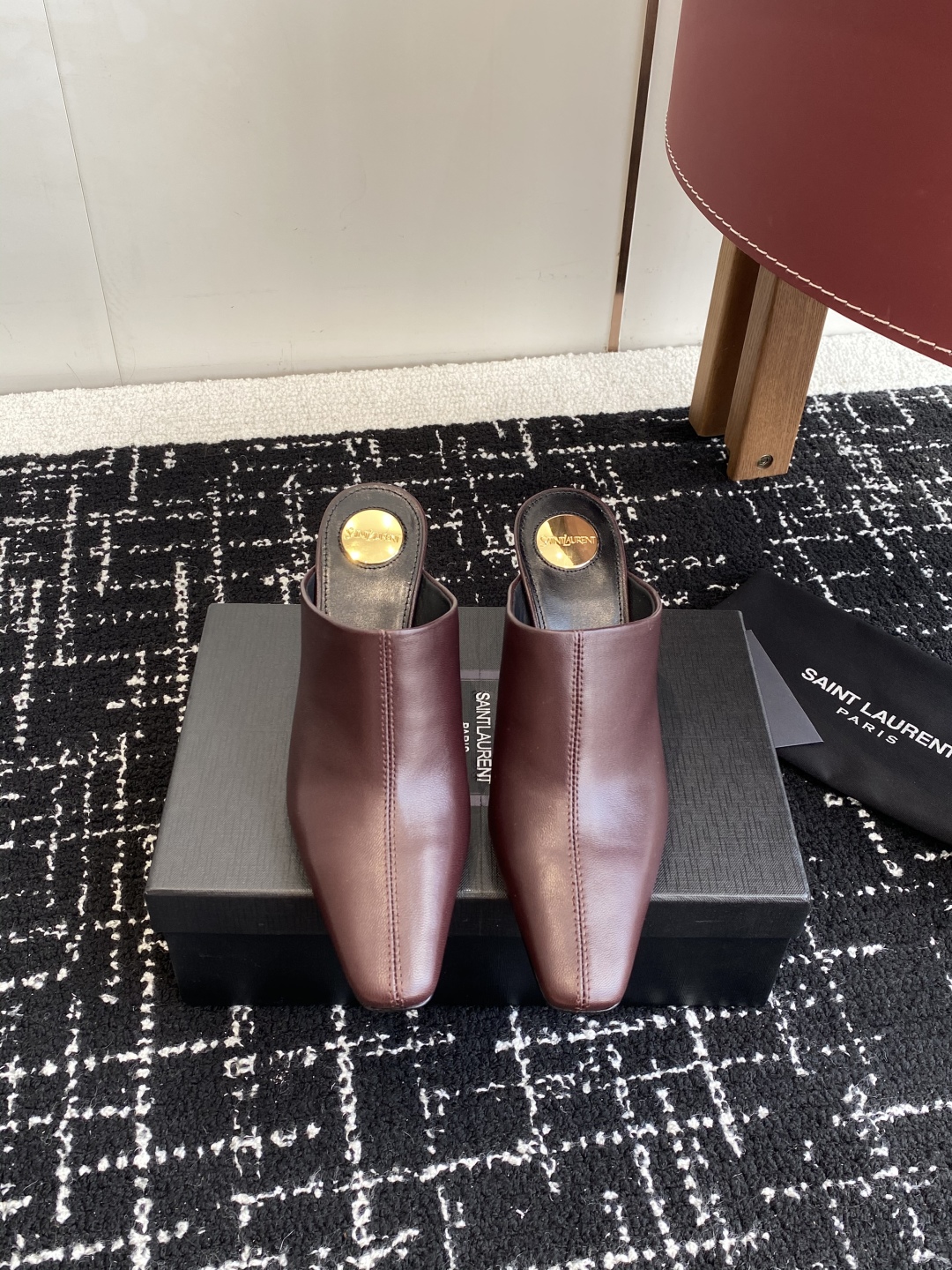 代购级
Saint Laurent 圣罗兰 25 ss秋冬平底秋冬半拖 

宝藏时髦单品 众多明星超模追