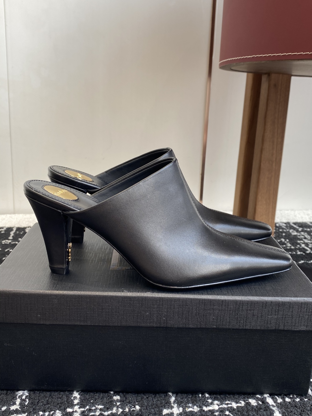 代购级
Saint Laurent 圣罗兰 25 ss秋冬平底秋冬半拖 

宝藏时髦单品 众多明星超模追