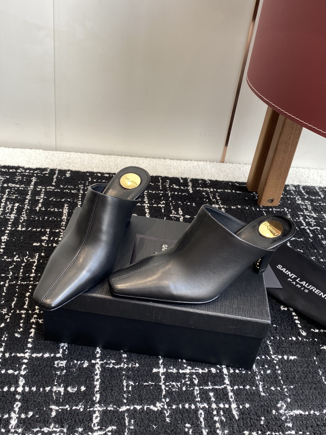 代购级
Saint Laurent 圣罗兰 25 ss秋冬平底秋冬半拖 

宝藏时髦单品 众多明星超模追