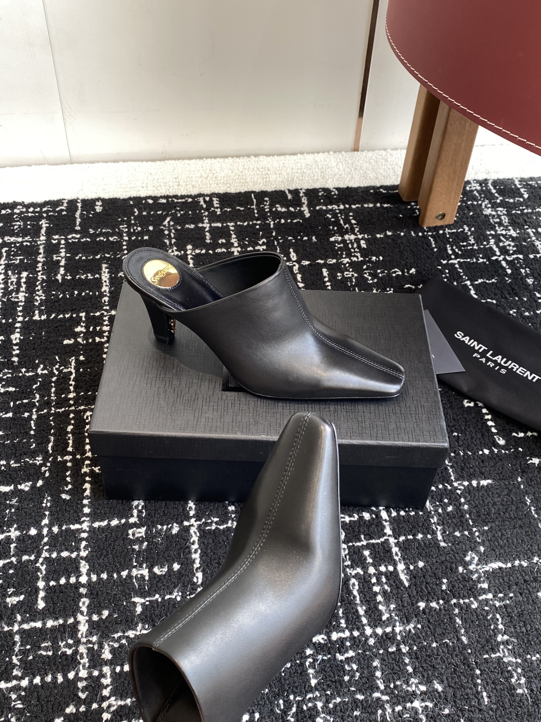 代购级
Saint Laurent 圣罗兰 25 ss秋冬平底秋冬半拖 

宝藏时髦单品 众多明星超模追