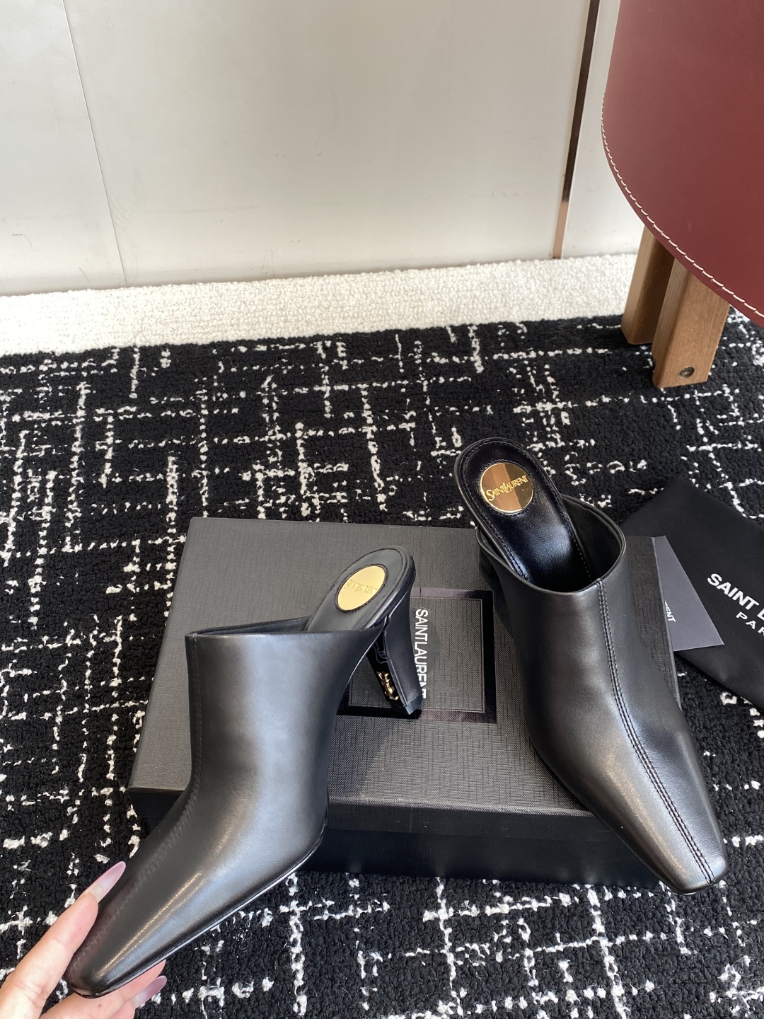 代购级
Saint Laurent 圣罗兰 25 ss秋冬平底秋冬半拖 

宝藏时髦单品 众多明星超模追