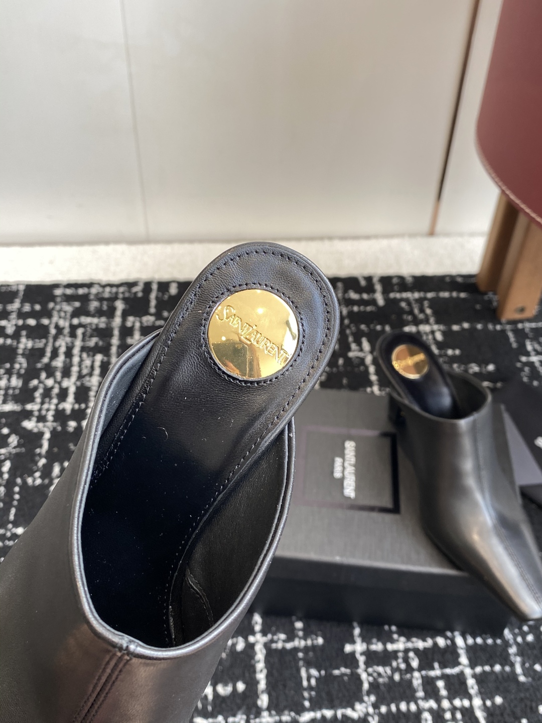 代购级
Saint Laurent 圣罗兰 25 ss秋冬平底秋冬半拖 

宝藏时髦单品 众多明星超模追