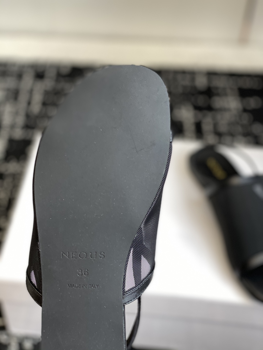 代购级
Neous 25ss 经典 网面凉鞋 编织面拖鞋新品 以芭蕾的灵动意韵融于日常，以现代笔触刻画舞