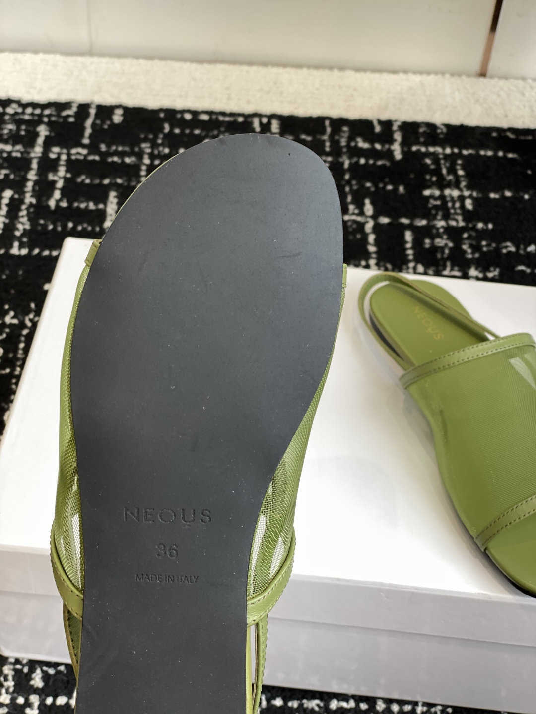 代购级
Neous 25ss 经典 网面凉鞋 编织面拖鞋新品 以芭蕾的灵动意韵融于日常，以现代笔触刻画舞