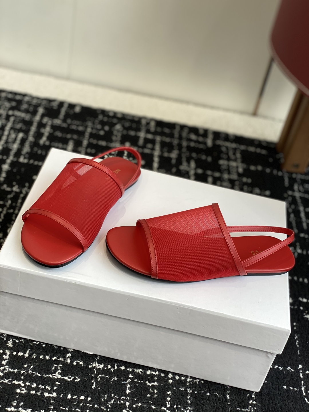 代购级
Neous 25ss 经典 网面凉鞋 编织面拖鞋新品 以芭蕾的灵动意韵融于日常，以现代笔触刻画舞