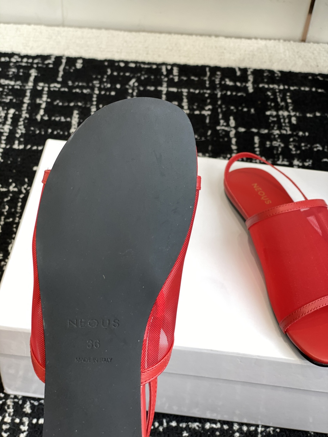 代购级
Neous 25ss 经典 网面凉鞋 编织面拖鞋新品 以芭蕾的灵动意韵融于日常，以现代笔触刻画舞