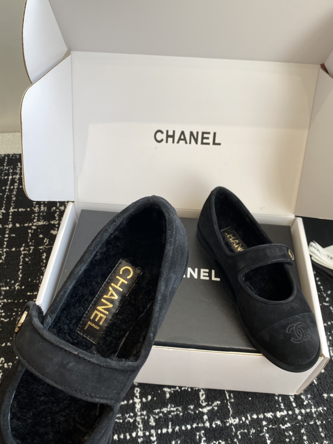 代购级（⚠️官网同步✈️盒包装）
CHANEL 香奈儿 25ss 秋冬新款羊毛 玛丽珍 

第一眼看上就