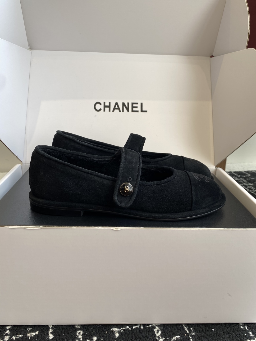 代购级（⚠️官网同步✈️盒包装）
CHANEL 香奈儿 25ss 秋冬新款羊毛 玛丽珍 

第一眼看上就