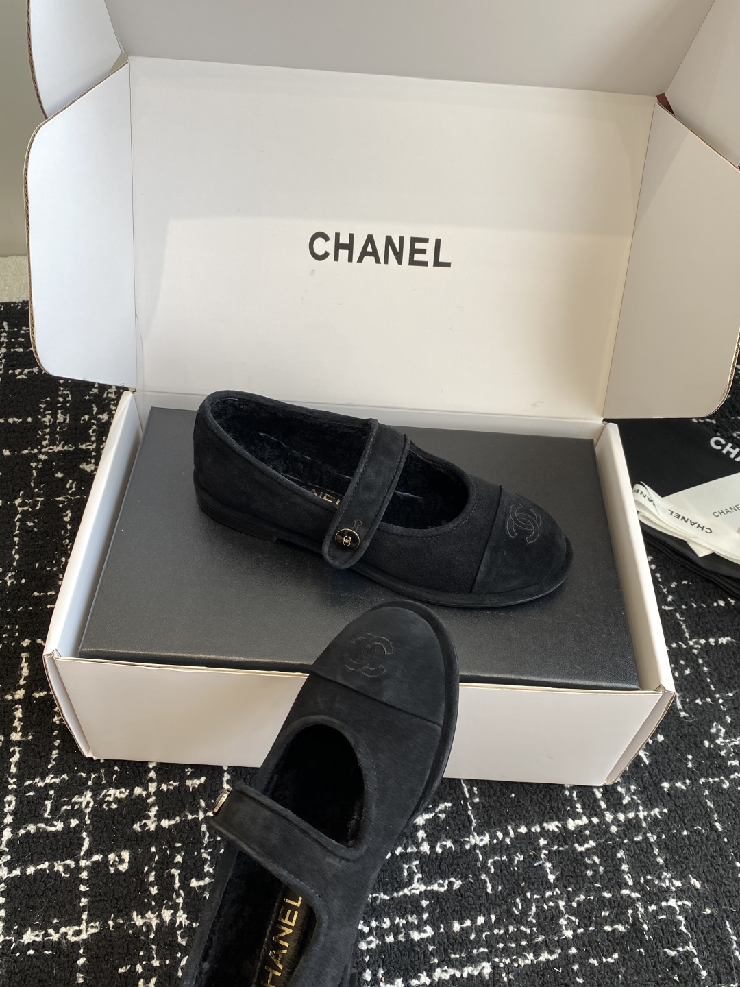 代购级（⚠️官网同步✈️盒包装）
CHANEL 香奈儿 25ss 秋冬新款羊毛 玛丽珍 

第一眼看上就
