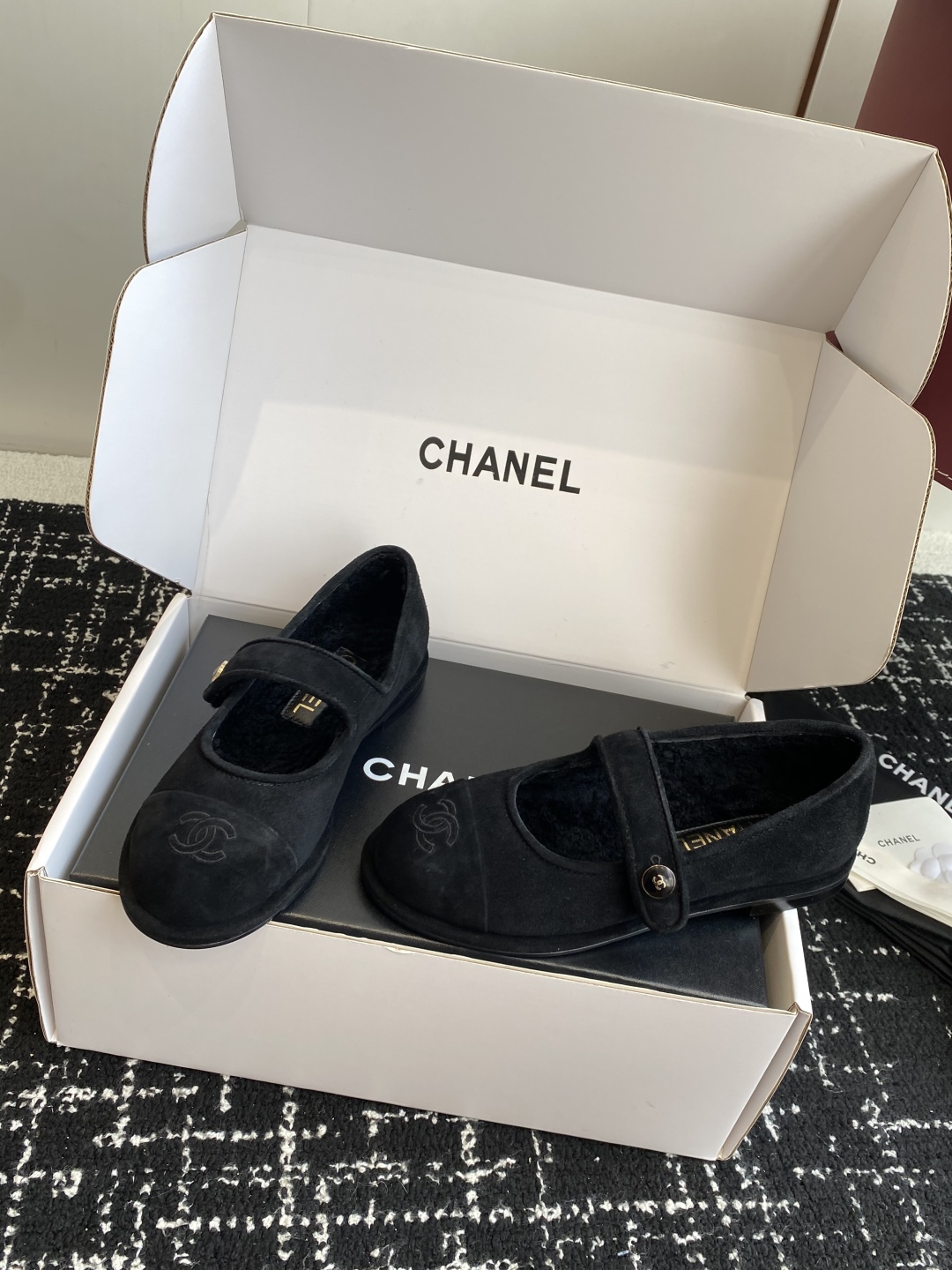 代购级（⚠️官网同步✈️盒包装）
CHANEL 香奈儿 25ss 秋冬新款羊毛 玛丽珍 

第一眼看上就