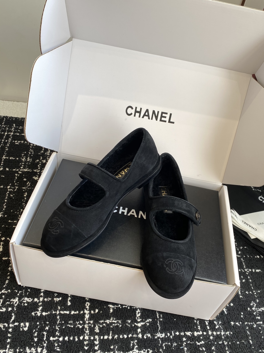 代购级（⚠️官网同步✈️盒包装）
CHANEL 香奈儿 25ss 秋冬新款羊毛 玛丽珍 

第一眼看上就