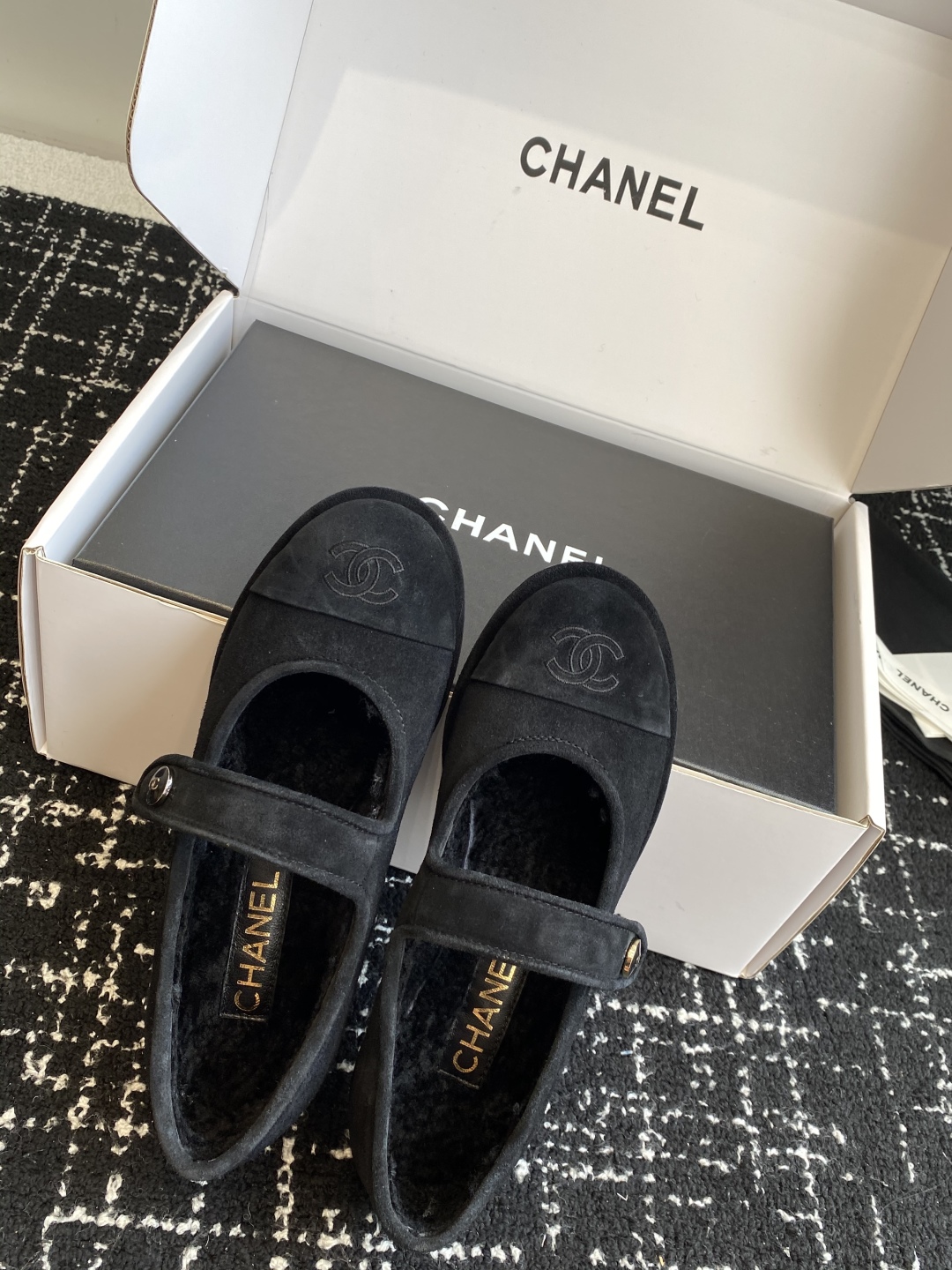 代购级（⚠️官网同步✈️盒包装）
CHANEL 香奈儿 25ss 秋冬新款羊毛 玛丽珍 

第一眼看上就