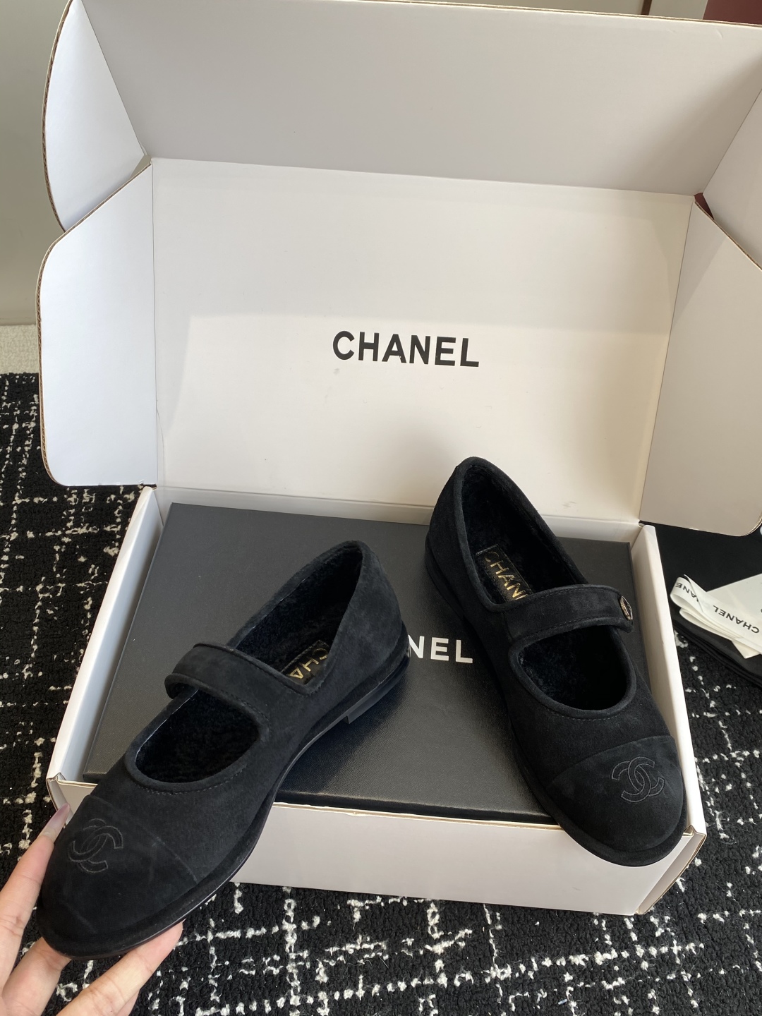 代购级（⚠️官网同步✈️盒包装）
CHANEL 香奈儿 25ss 秋冬新款羊毛 玛丽珍 

第一眼看上就