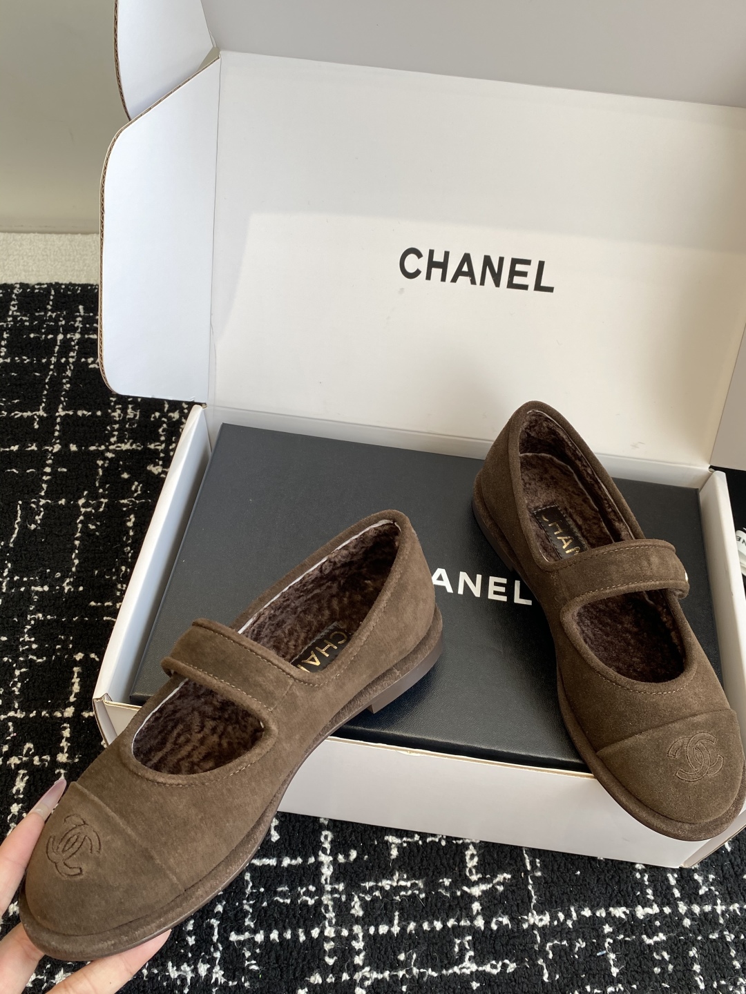 代购级（⚠️官网同步✈️盒包装）
CHANEL 香奈儿 25ss 秋冬新款羊毛 玛丽珍 

第一眼看上就