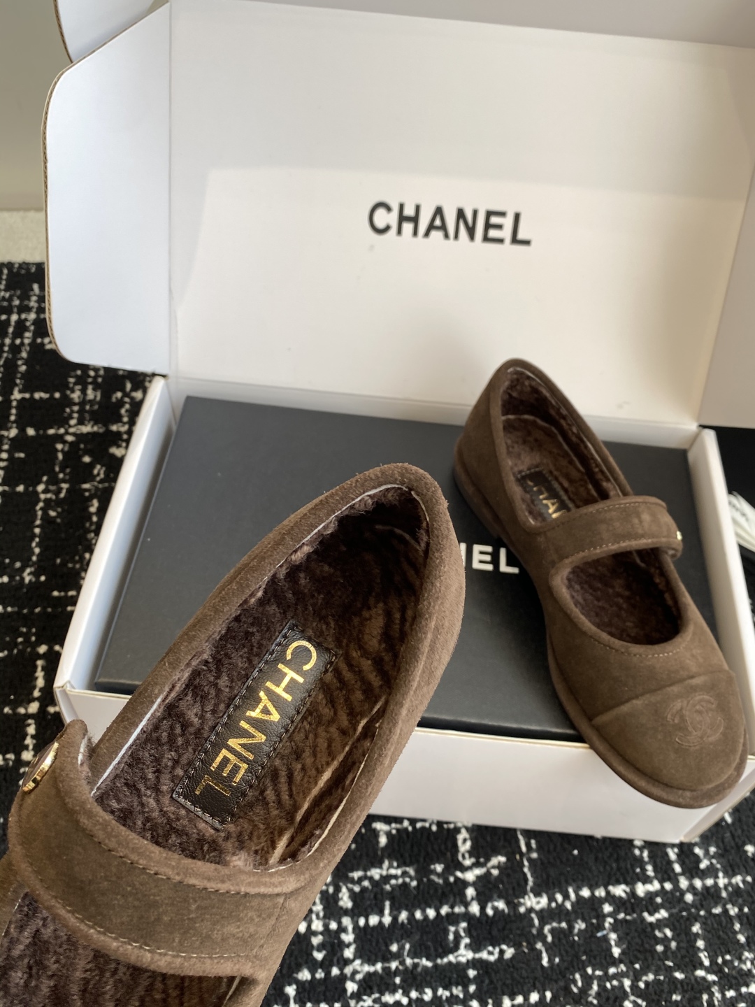 代购级（⚠️官网同步✈️盒包装）
CHANEL 香奈儿 25ss 秋冬新款羊毛 玛丽珍 

第一眼看上就