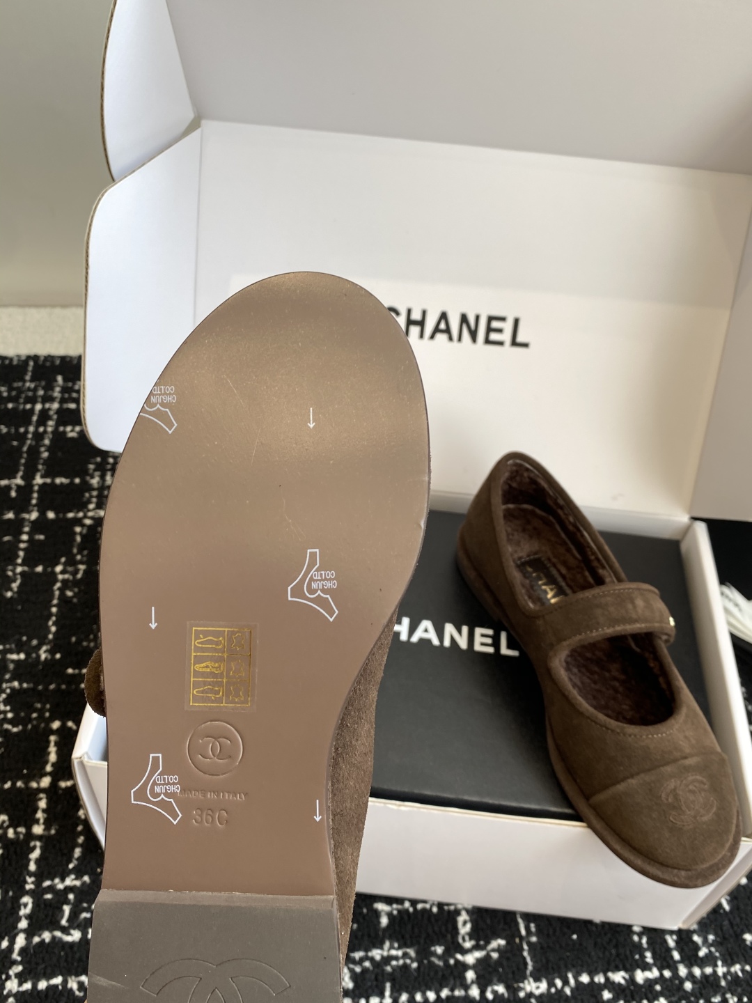 代购级（⚠️官网同步✈️盒包装）
CHANEL 香奈儿 25ss 秋冬新款羊毛 玛丽珍 

第一眼看上就