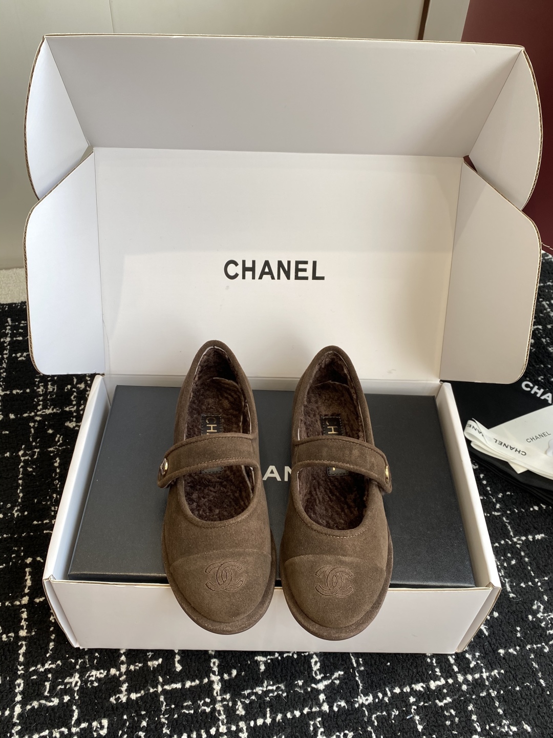 代购级（⚠️官网同步✈️盒包装）
CHANEL 香奈儿 25ss 秋冬新款羊毛 玛丽珍 

第一眼看上就