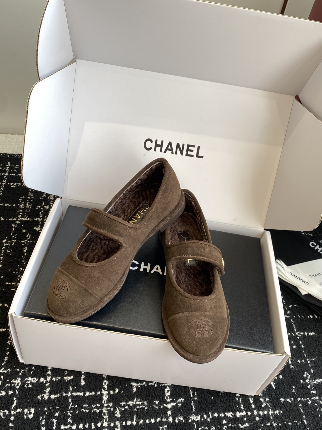 代购级（⚠️官网同步✈️盒包装）
CHANEL 香奈儿 25ss 秋冬新款羊毛 玛丽珍 

第一眼看上就
