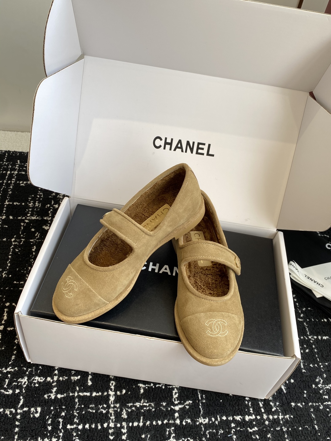 代购级（⚠️官网同步✈️盒包装）
CHANEL 香奈儿 25ss 秋冬新款羊毛 玛丽珍 

第一眼看上就