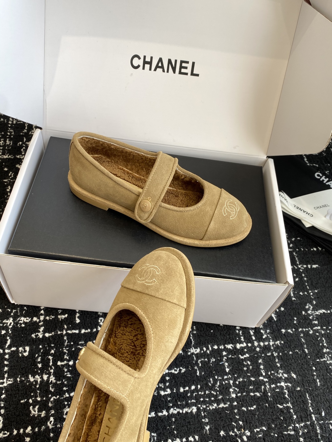 代购级（⚠️官网同步✈️盒包装）
CHANEL 香奈儿 25ss 秋冬新款羊毛 玛丽珍 

第一眼看上就