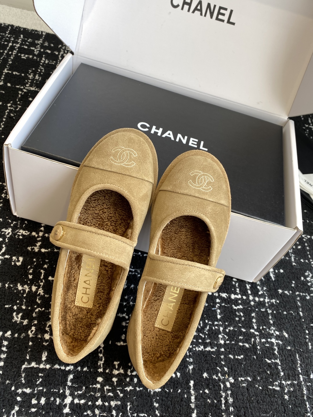 代购级（⚠️官网同步✈️盒包装）
CHANEL 香奈儿 25ss 秋冬新款羊毛 玛丽珍 

第一眼看上就