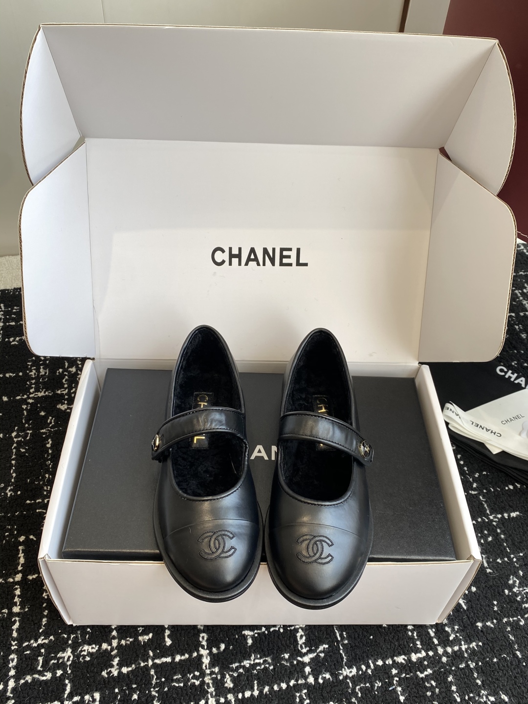 代购级（⚠️官网同步✈️盒包装）
CHANEL 香奈儿 25ss 秋冬新款羊毛 玛丽珍 

第一眼看上就