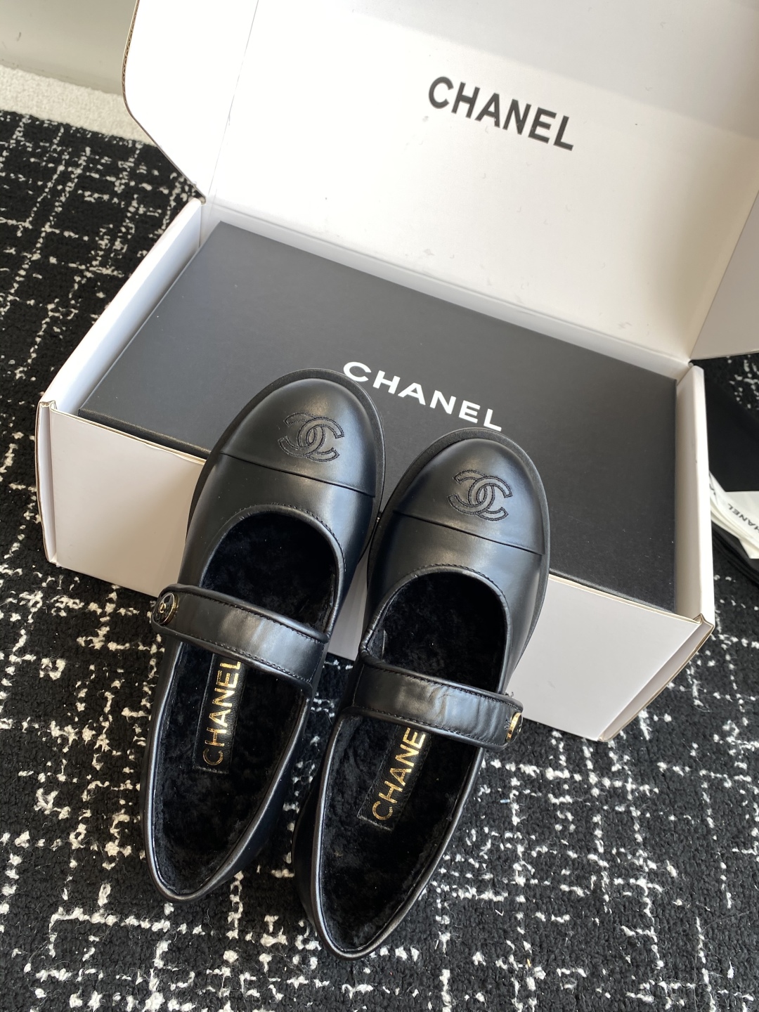 代购级（⚠️官网同步✈️盒包装）
CHANEL 香奈儿 25ss 秋冬新款羊毛 玛丽珍 

第一眼看上就