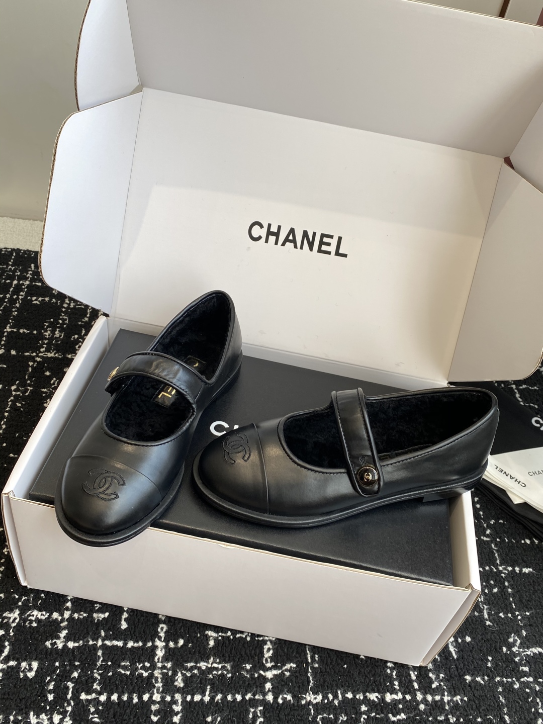 代购级（⚠️官网同步✈️盒包装）
CHANEL 香奈儿 25ss 秋冬新款羊毛 玛丽珍 

第一眼看上就