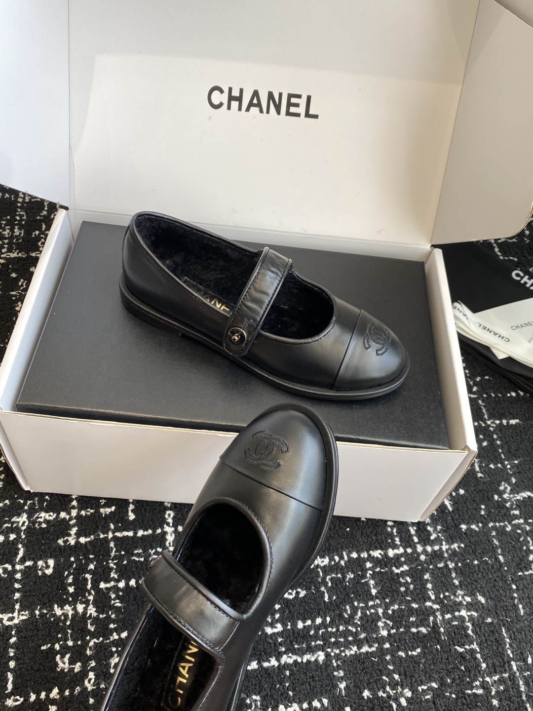 代购级（⚠️官网同步✈️盒包装）
CHANEL 香奈儿 25ss 秋冬新款羊毛 玛丽珍 

第一眼看上就