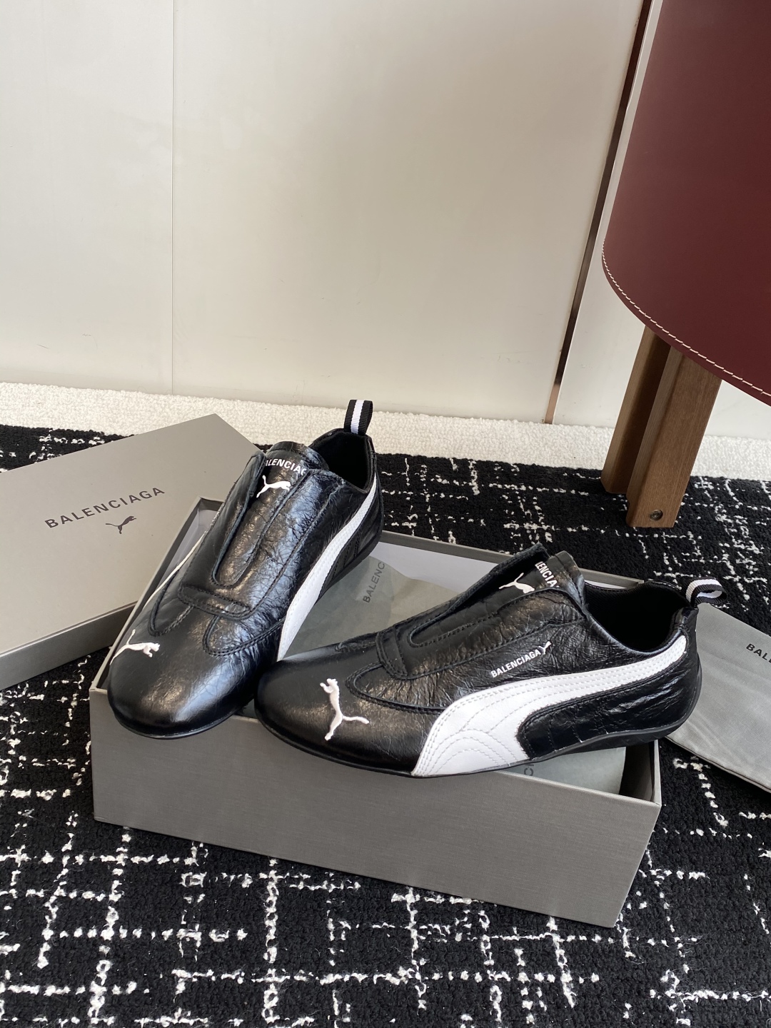 代购级
彪马（Puma）Ultrasoft Speedcats 情侣款运动鞋采用柔软且无固定结构的鞋面，