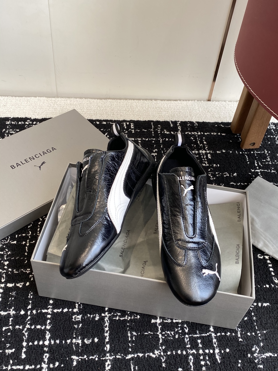 代购级
彪马（Puma）Ultrasoft Speedcats 情侣款运动鞋采用柔软且无固定结构的鞋面，