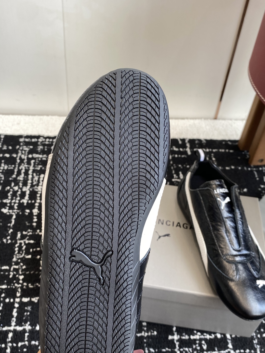 代购级
彪马（Puma）Ultrasoft Speedcats 情侣款运动鞋采用柔软且无固定结构的鞋面，
