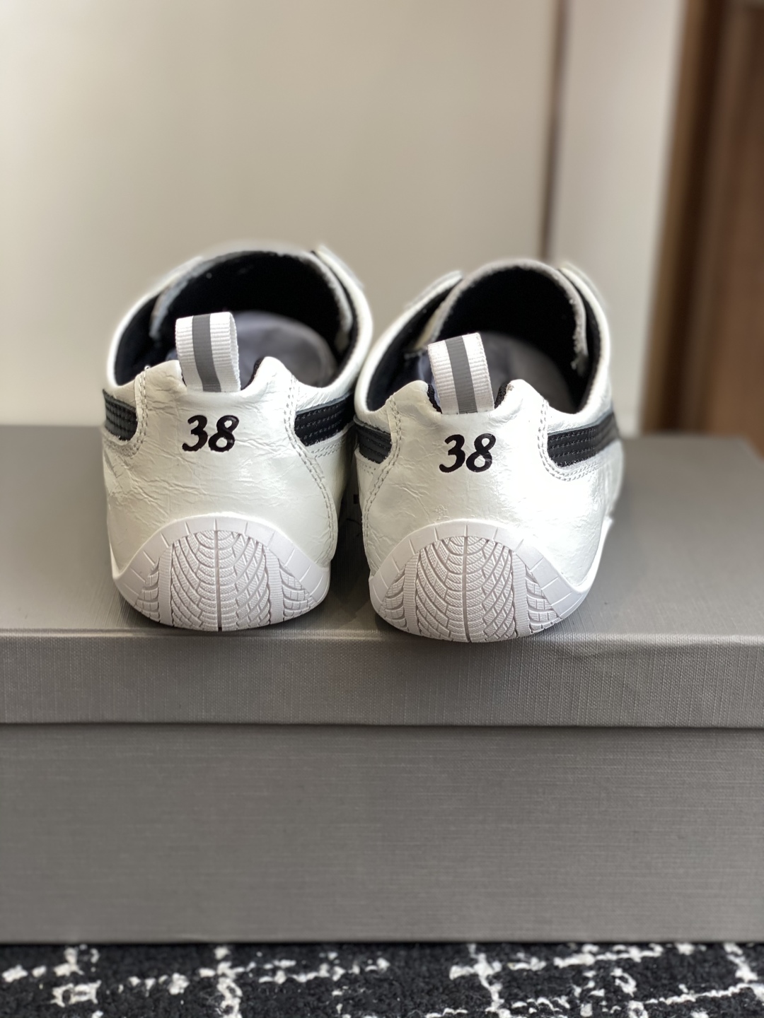 代购级
彪马（Puma）Ultrasoft Speedcats 情侣款运动鞋采用柔软且无固定结构的鞋面，