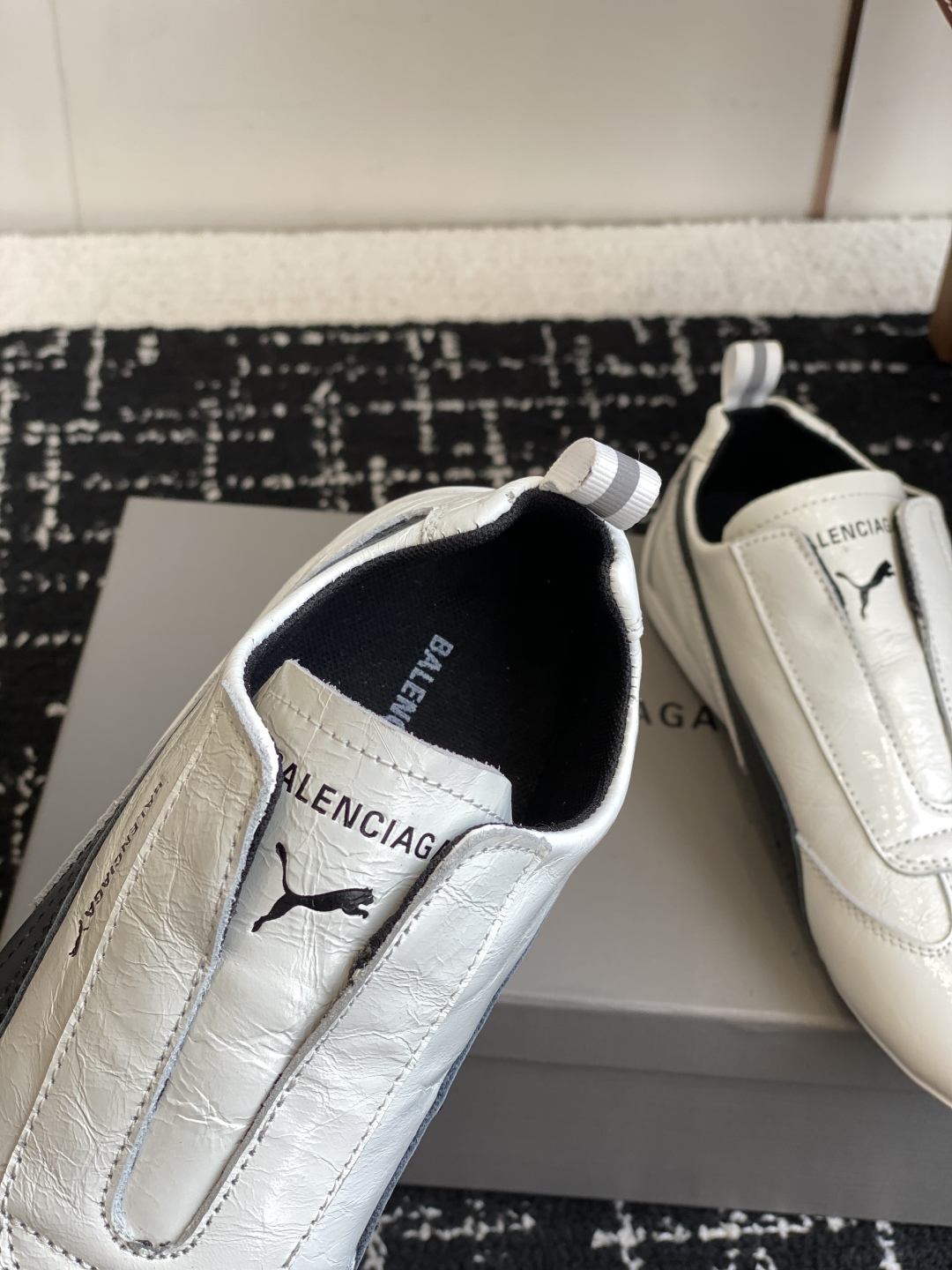 代购级
彪马（Puma）Ultrasoft Speedcats 情侣款运动鞋采用柔软且无固定结构的鞋面，