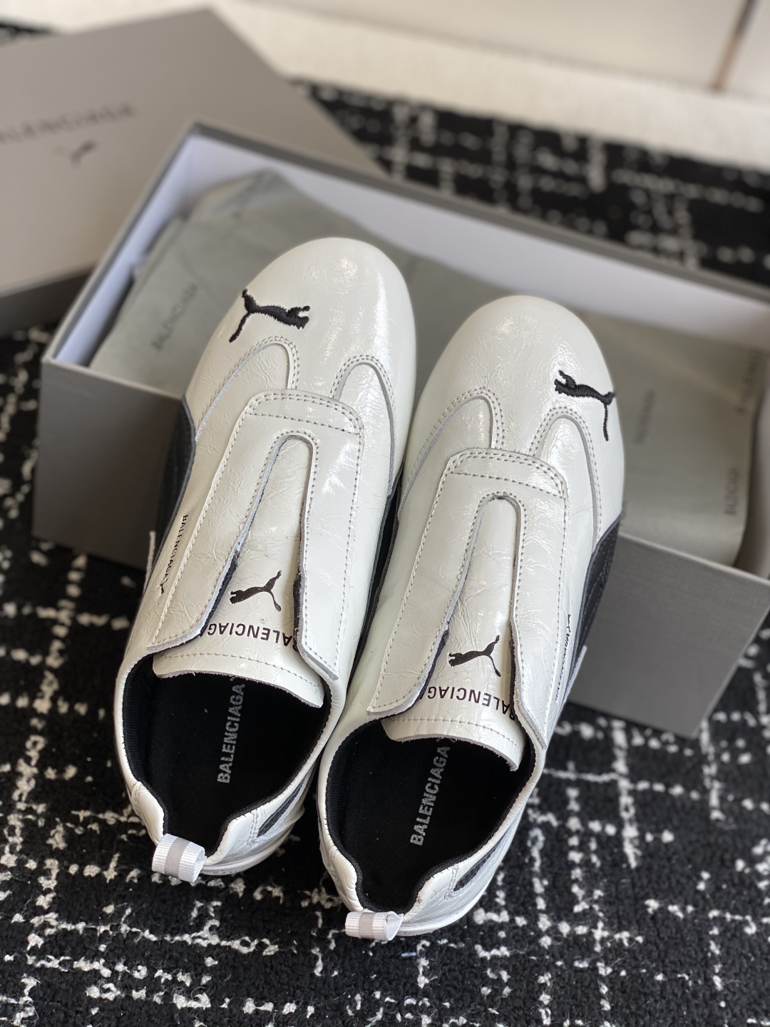 代购级
彪马（Puma）Ultrasoft Speedcats 情侣款运动鞋采用柔软且无固定结构的鞋面，