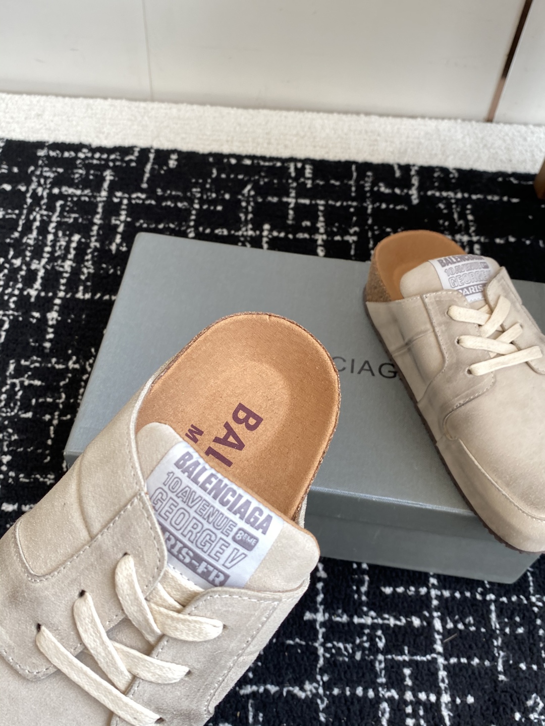 代购级
BaLenciaga 巴黎世家款 × BIRKENSTO联名合作款Boston包头软底 勃肯增高