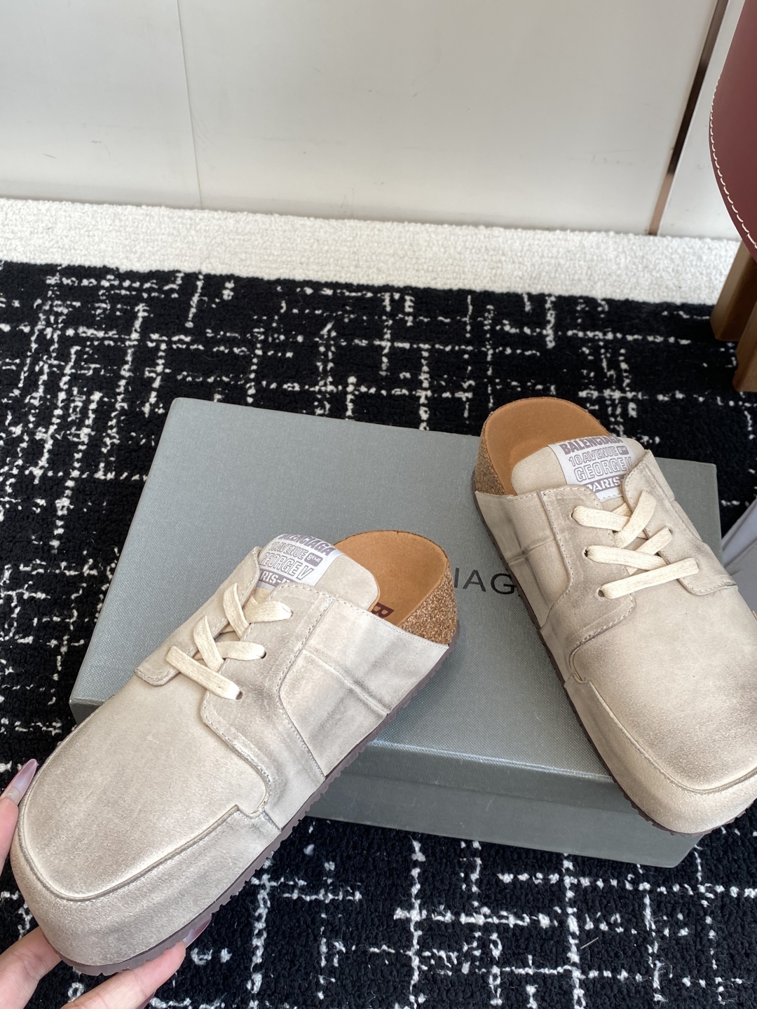 代购级
BaLenciaga 巴黎世家款 × BIRKENSTO联名合作款Boston包头软底 勃肯增高
