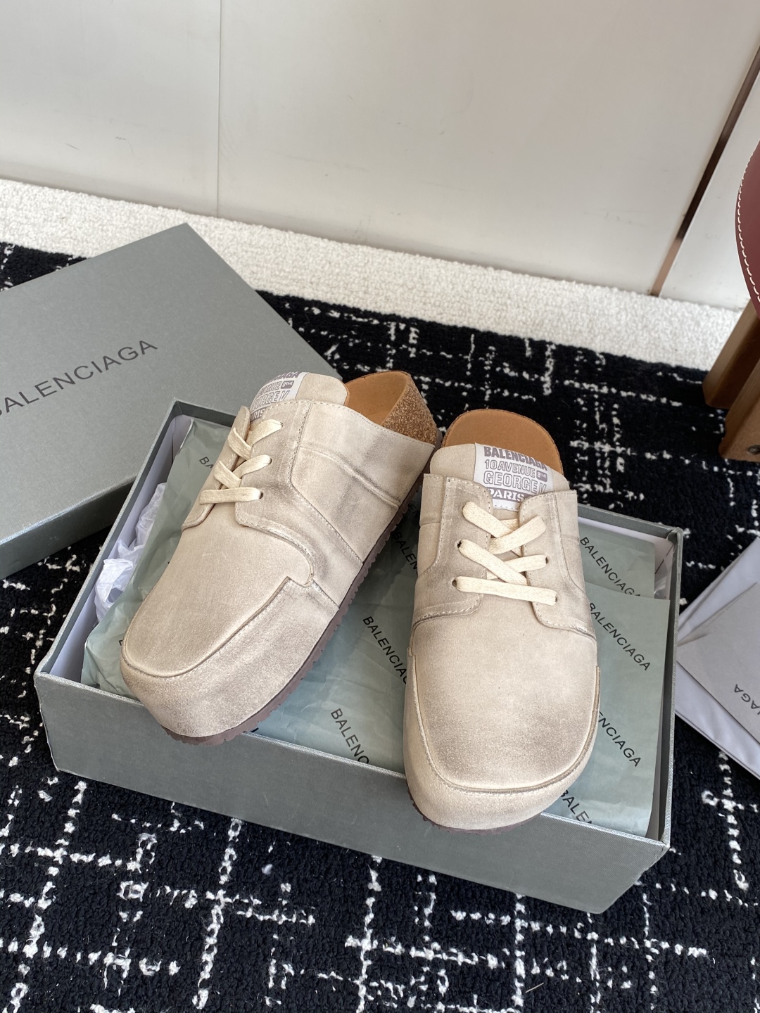 代购级
BaLenciaga 巴黎世家款 × BIRKENSTO联名合作款Boston包头软底 勃肯增高