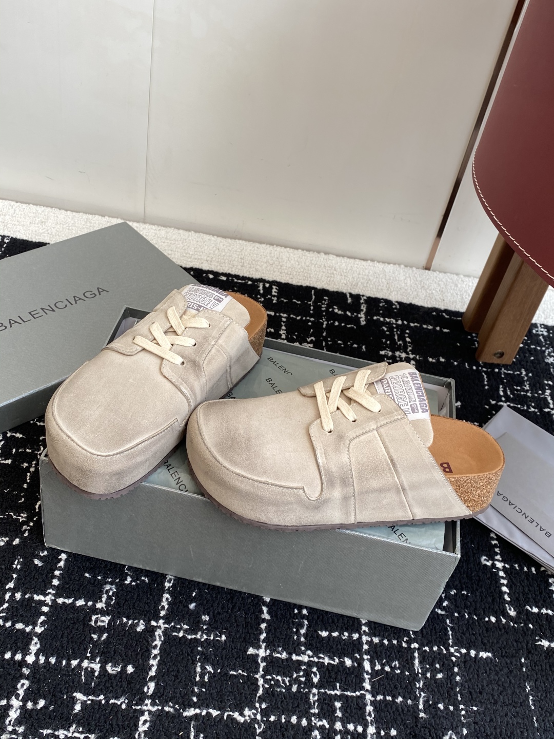 代购级
BaLenciaga 巴黎世家款 × BIRKENSTO联名合作款Boston包头软底 勃肯增高