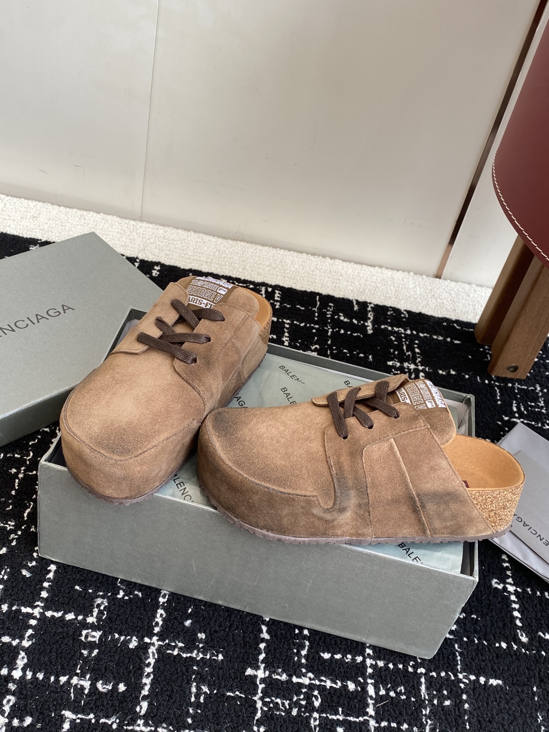 代购级
BaLenciaga 巴黎世家款 × BIRKENSTO联名合作款Boston包头软底 勃肯增高