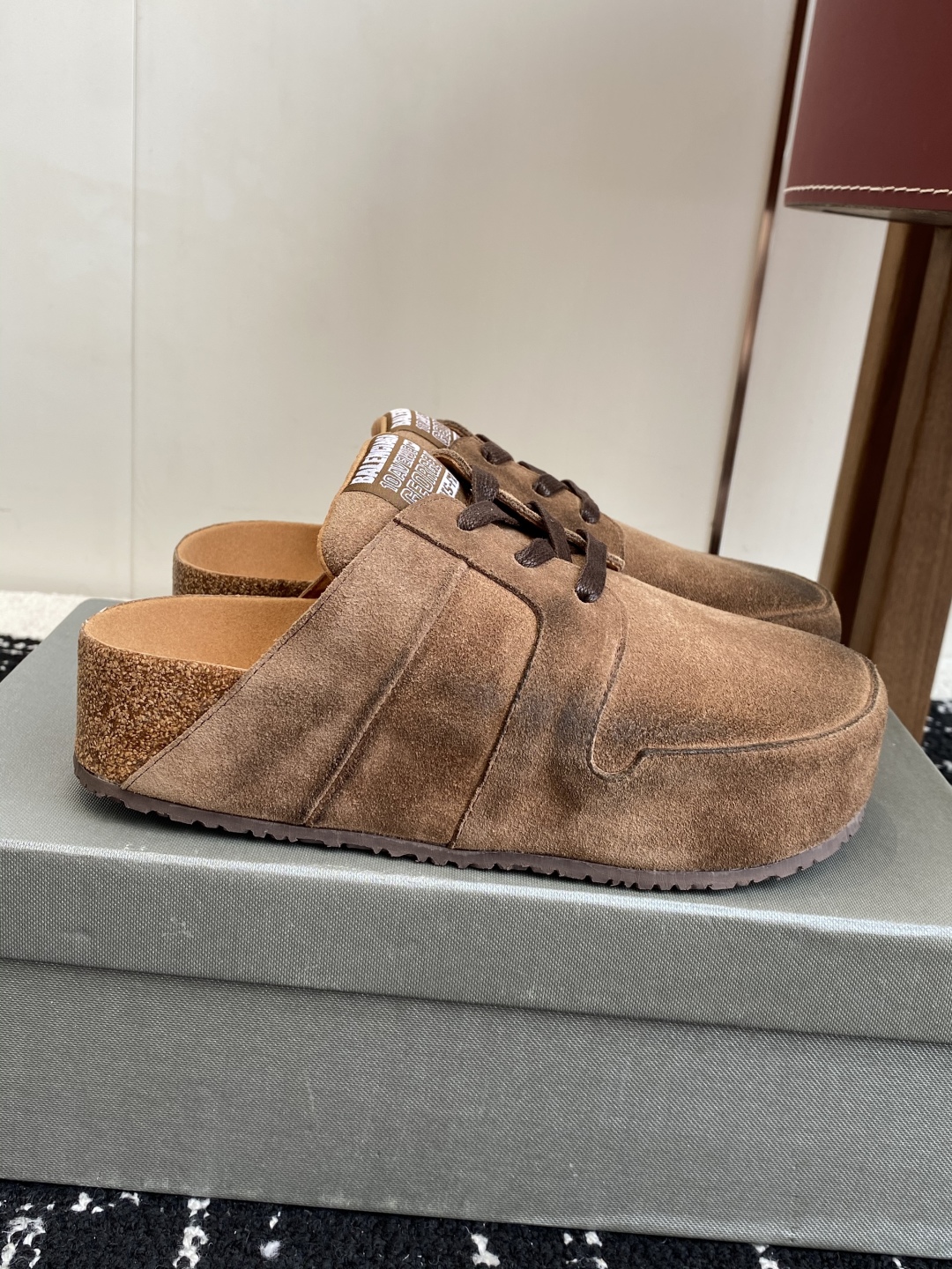 代购级
BaLenciaga 巴黎世家款 × BIRKENSTO联名合作款Boston包头软底 勃肯增高