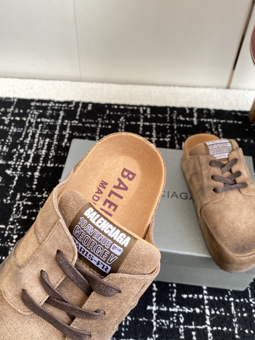 代购级
BaLenciaga 巴黎世家款 × BIRKENSTO联名合作款Boston包头软底 勃肯增高