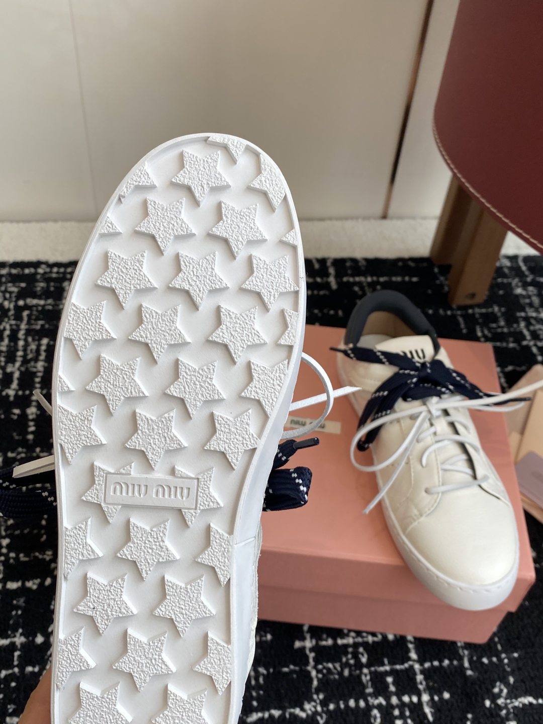 代购级
Miu Miu 25ss 缪缪厚底饼干底 25ss 春夏新款英伦风系带 小白鞋 休闲鞋

Miu