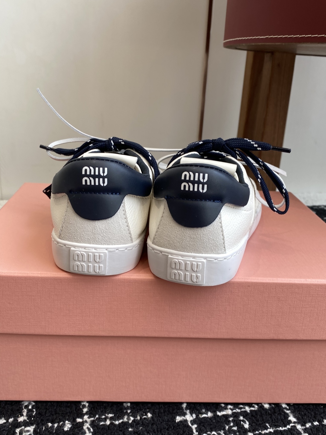 代购级
Miu Miu 25ss 缪缪厚底饼干底 25ss 春夏新款英伦风系带 小白鞋 休闲鞋

Miu
