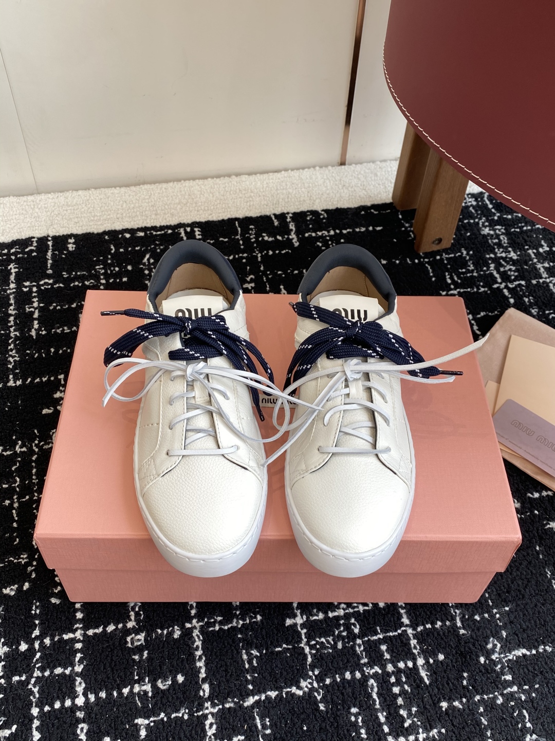 代购级
Miu Miu 25ss 缪缪厚底饼干底 25ss 春夏新款英伦风系带 小白鞋 休闲鞋

Miu