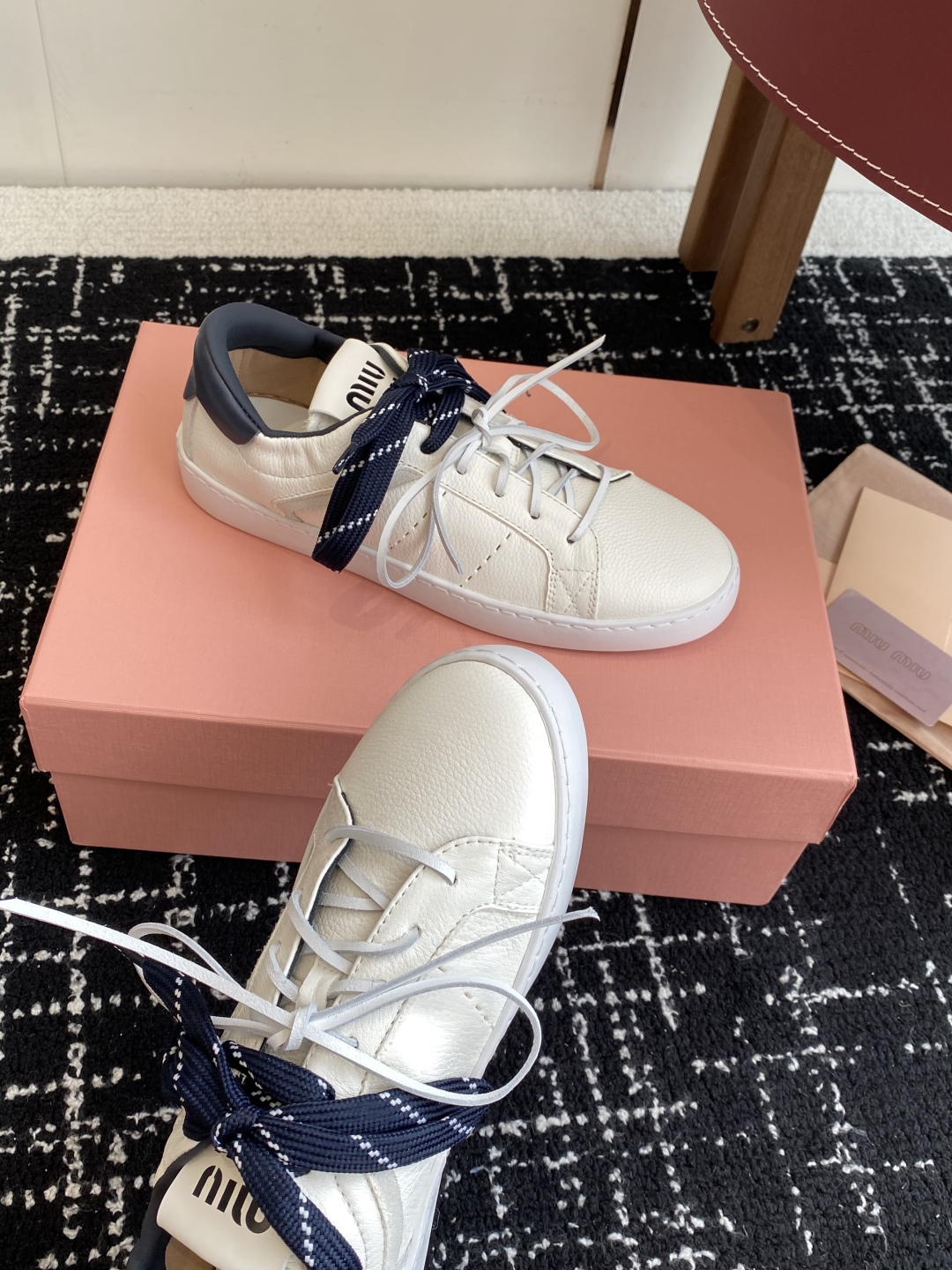 代购级
Miu Miu 25ss 缪缪厚底饼干底 25ss 春夏新款英伦风系带 小白鞋 休闲鞋

Miu